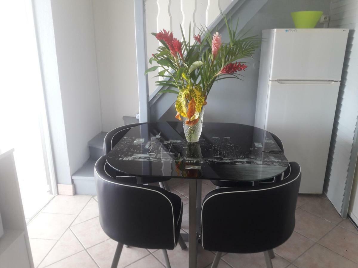 9 Lyly Location F3 Mezzanine Apartment Sainte-Anne Bagian luar foto